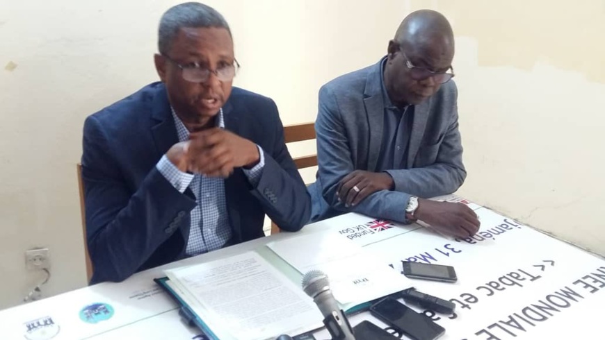 Le secrétaire général de l'association pour la défense des droits des consommateurs (ADC), Daouda Elhadj Adam. © Abakar Chérif/Alwihda Info Le secrétaire général de l'association pour la défense des droits des consommateurs (ADC), Daouda Elhadj Adam. © Abakar Chérif/Alwihda Info