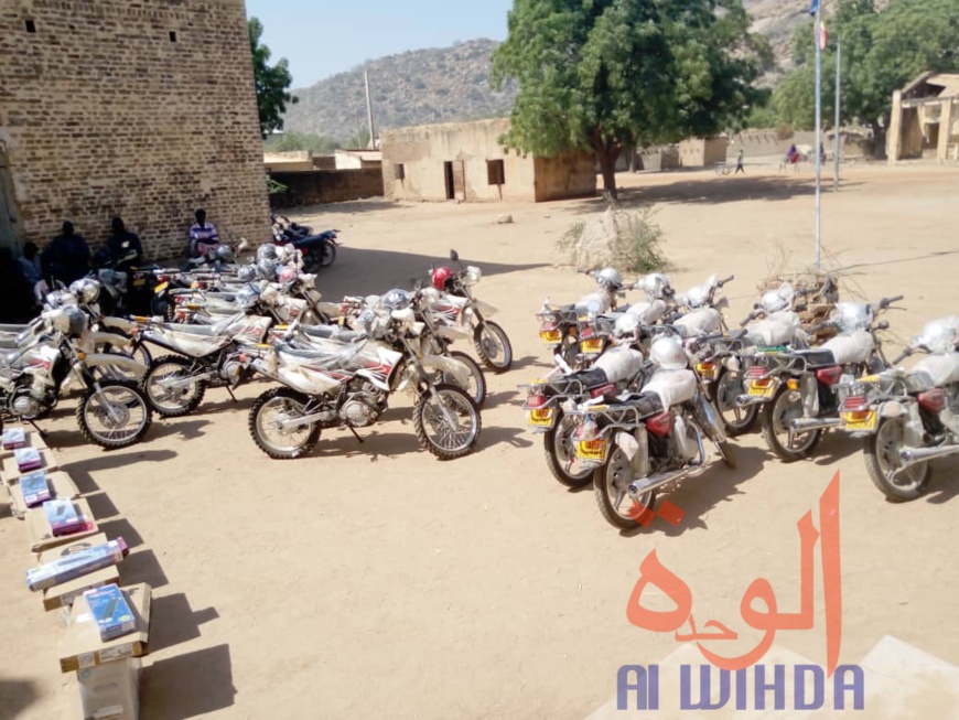 Tchad : au Guera, un important don à la délégation à l'enseignement. © Adam Ibrahim Adam/Alwihda Info