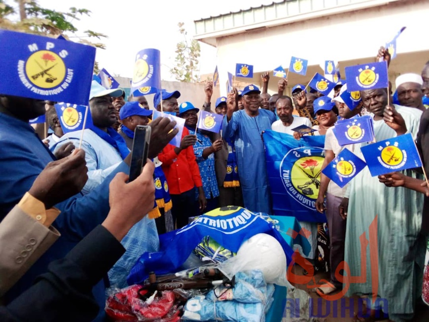 Tchad : au Mayo Kebbi Ouest, le conseil provincial du MPS se renforce en matériel. © Foka Mapagne/Alwihda Info