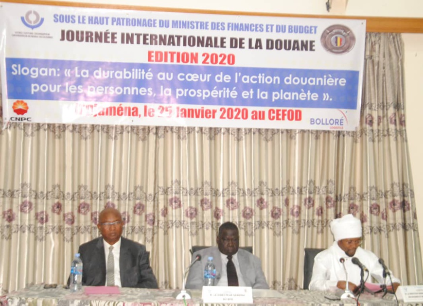 Tchad : le directeur des douanes veut la fin des "pratiques déviantes". © Malick Mahamat/Alwihda Info Tchad : le directeur des douanes veut la fin des "pratiques déviantes". © Malick Mahamat/Alwihda Info