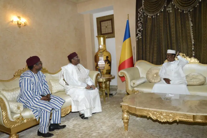 Tchad : le ministre nigérien en charge de l'Agriculture reçu par le chef de l'Etat. © PR