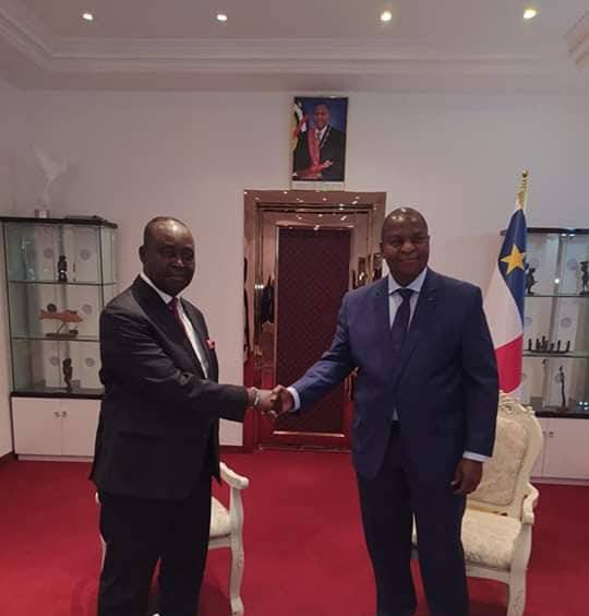Poigné de main ce 21 janvieer 2020 entre Faustin Archange Touadera et François Bozizé. © PR Poigné de main ce 21 janvieer 2020 entre Faustin Archange Touadera et François Bozizé. © PR