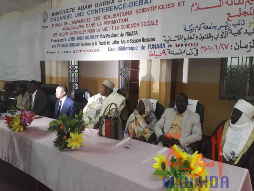 Tchad : des universitaires dénoncent le comportement des jeunes sur Internet. © Abba Issa/Alwihda Info Tchad : des universitaires dénoncent le comportement des jeunes sur Internet. © Abba Issa/Alwihda Info
