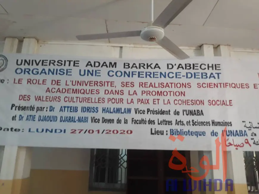 Tchad : des universitaires dénoncent le comportement des jeunes sur Internet. © Abba Issa/Alwihda Info