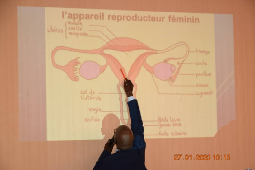 Tchad : les filles sensibilisées sur les grossesses et avortements clandestins en milieu scolaire. © Malick Mahamat/Alwihda Info Tchad : les filles sensibilisées sur les grossesses et avortements clandestins en milieu scolaire. © Malick Mahamat/Alwihda Info