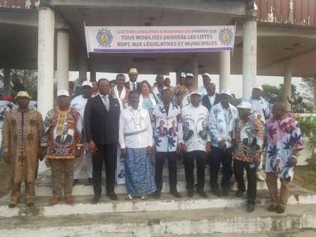 Tourner le dos aux « vendeurs d’illusions ». Tourner le dos aux « vendeurs d’illusions ».