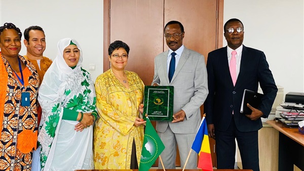 Le Tchad signe l'accord portant création de l'Agence africaine du médicament. © DR Le Tchad signe l'accord portant création de l'Agence africaine du médicament. © DR