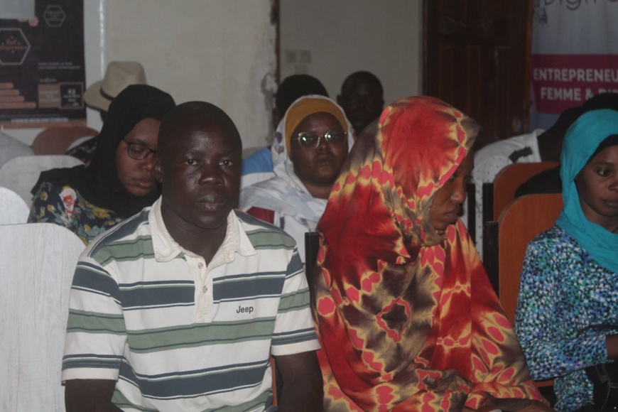 Tchad : le 'Mercredi startup' à la découverte d'opportunités pour la jeunesse. © Djibrine Haïdar/Alwihda Info Tchad : le 'Mercredi startup' à la découverte d'opportunités pour la jeunesse. © Djibrine Haïdar/Alwihda Info