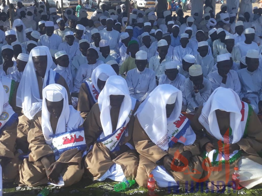 Tchad : mémorisation du Coran, la 1ère promotion du centre Khalid ibn al-Walid à l'honneur. © Alwihda Info Tchad : mémorisation du Coran, la 1ère promotion du centre Khalid ibn al-Walid à l'honneur. © Alwihda Info