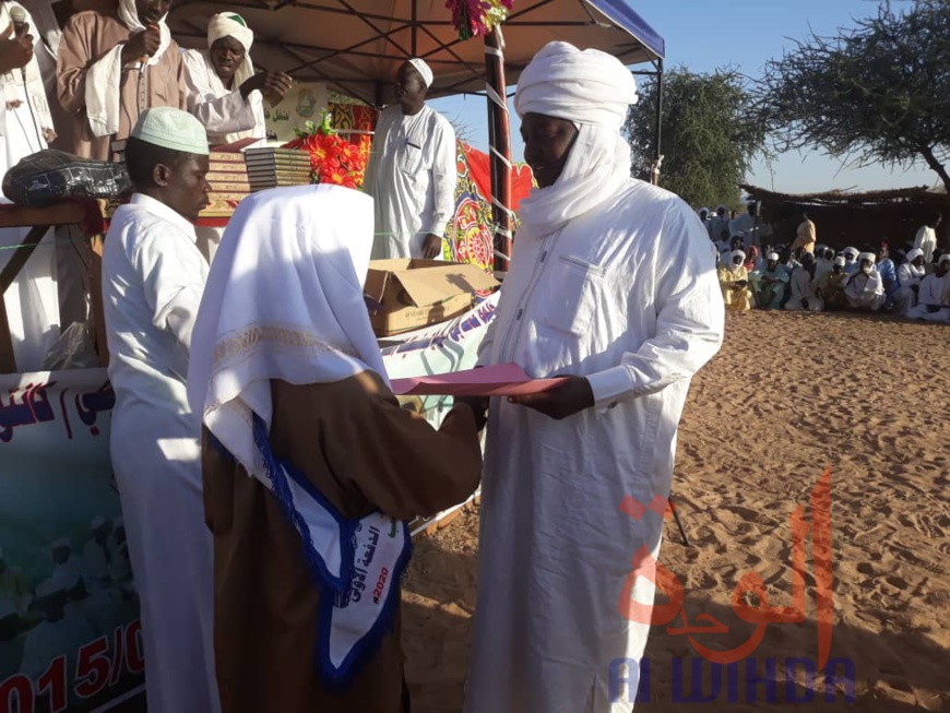 Tchad : mémorisation du Coran, la 1ère promotion du centre Khalid ibn al-Walid à l'honneur. © Alwihda Info Tchad : mémorisation du Coran, la 1ère promotion du centre Khalid ibn al-Walid à l'honneur. © Alwihda Info