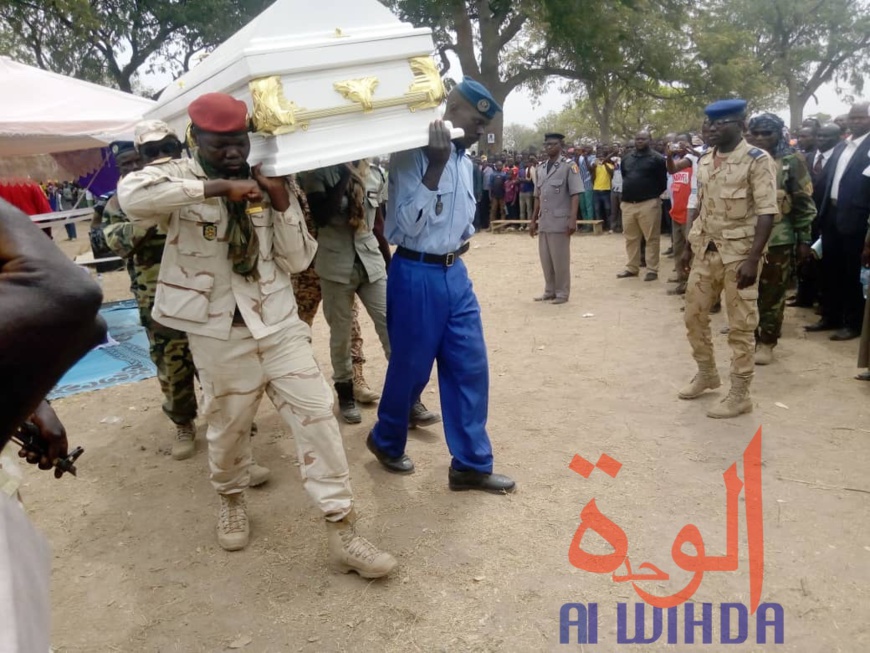 Tchad : "abandonné" dans la maladie, Soguelni Boniface inhumé à Laramanaye. © Golmen Ali/Alwihda Info Tchad : "abandonné" dans la maladie, Soguelni Boniface inhumé à Laramanaye. © Golmen Ali/Alwihda Info