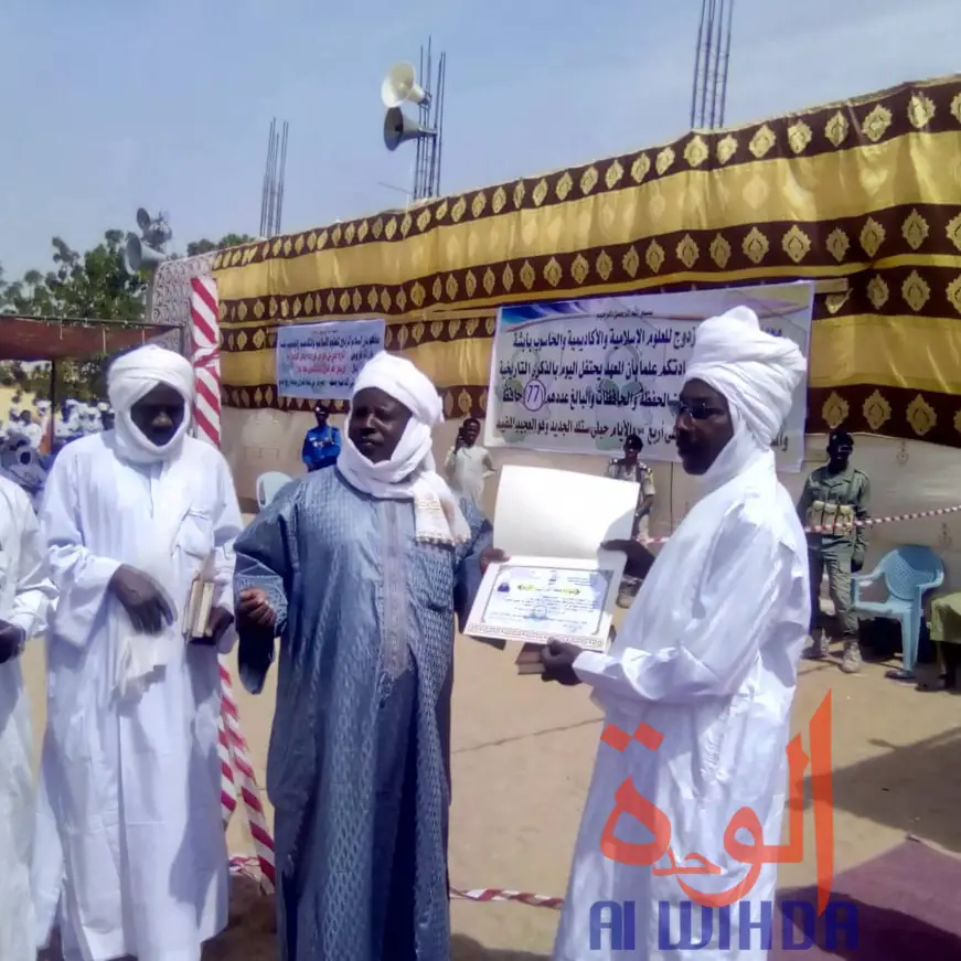 Tchad : mémorisation du Coran, 68 filles et 8 garçons reçoivent leur parchemin. © Abba Issa/Alwihda Info