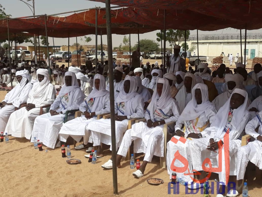 Tchad : mémorisation du Coran, 68 filles et 8 garçons reçoivent leur parchemin. © Abba Issa/Alwihda Info Tchad : mémorisation du Coran, 68 filles et 8 garçons reçoivent leur parchemin. © Abba Issa/Alwihda Info