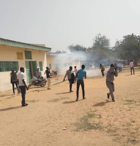 Heurts ce lundi 10 février 2020 entre étudiants et policiers à N'Djamena. © DR