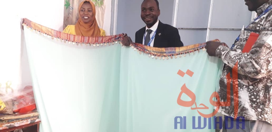Tchad : le voile confectionné localement, une réalité avec Sister's Designs. © Djibrine Haïdar/Alwihda Info Tchad : le voile confectionné localement, une réalité avec Sister's Designs. © Djibrine Haïdar/Alwihda Info