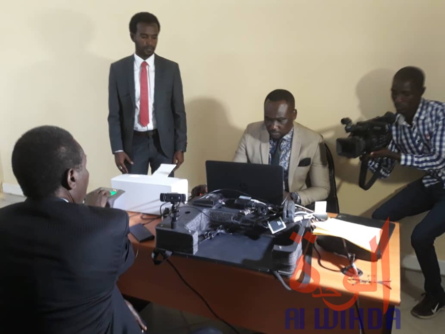 Tchad : début des opérations d'enrôlement pour les titres sécurisés à Abéché. © Abba Issa/Alwihda Info Tchad : début des opérations d'enrôlement pour les titres sécurisés à Abéché. © Abba Issa/Alwihda Info