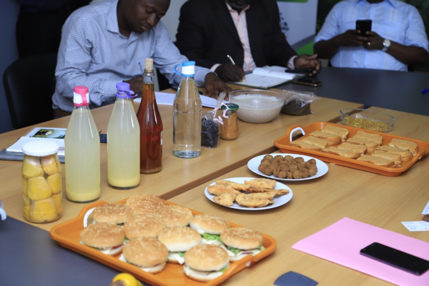 Une variété de sous-produits dérivés de la pomme d'anacarde Une variété de sous-produits dérivés de la pomme d'anacarde