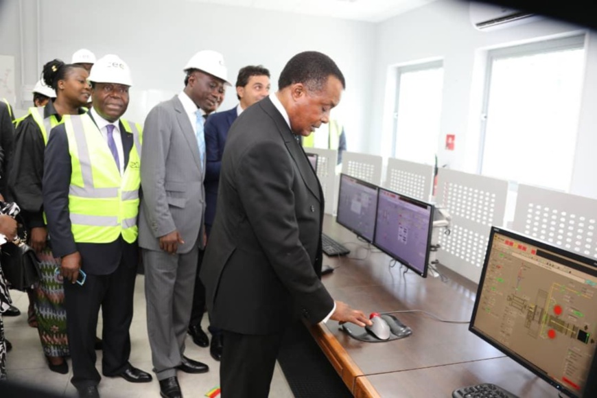 Sassou N'Guesso dans les locaux de la 3ème turbine de la CEC.