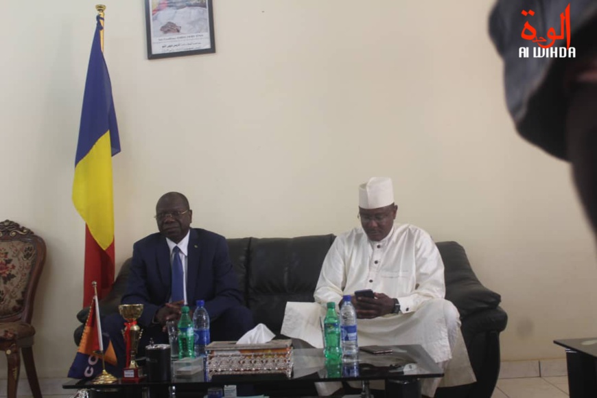 Le ministre d'Etat Kalzeube Payimi Deubet et le gouverneur de la province du Mayo Kebbi Ouest, Adoum Forteye Amadou, le 26 février 2020 à Pala. © Malick Mahamat/Alwihda Info