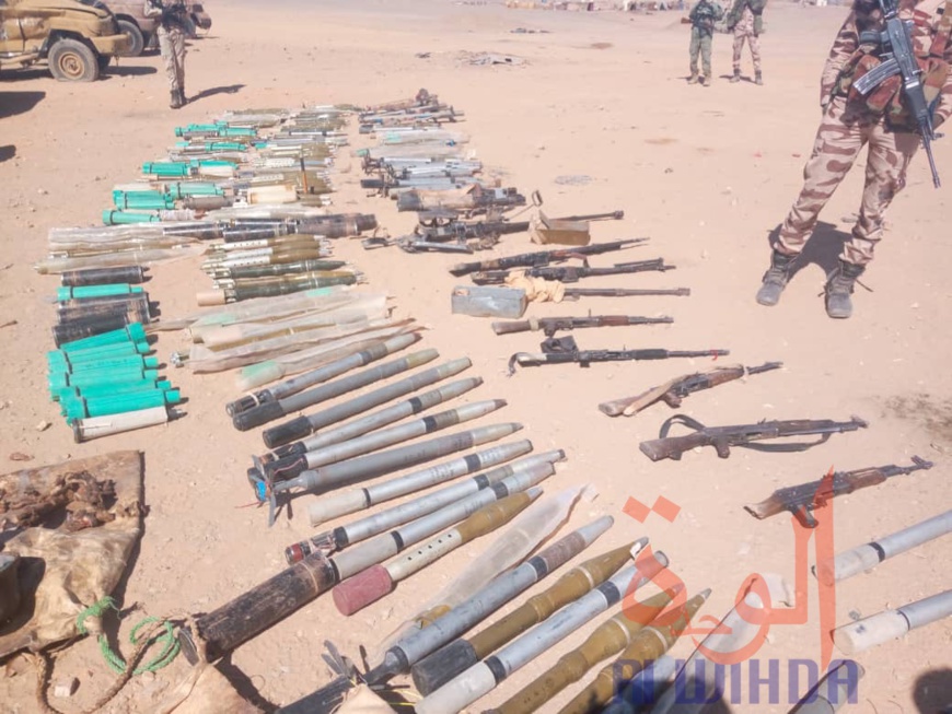 Tchad : de nombreuses armes lourdes saisies par l'armée au Tibesti. © Alwihda Info Tchad : de nombreuses armes lourdes saisies par l'armée au Tibesti. © Alwihda Info