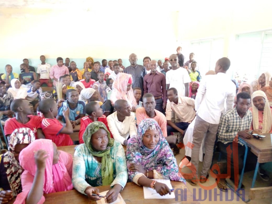 Tchad : civisme et salubrité tiennent à cœur des collégiens à Goz Beida. © Mahamat Issa Gadaya/Alwihda Info