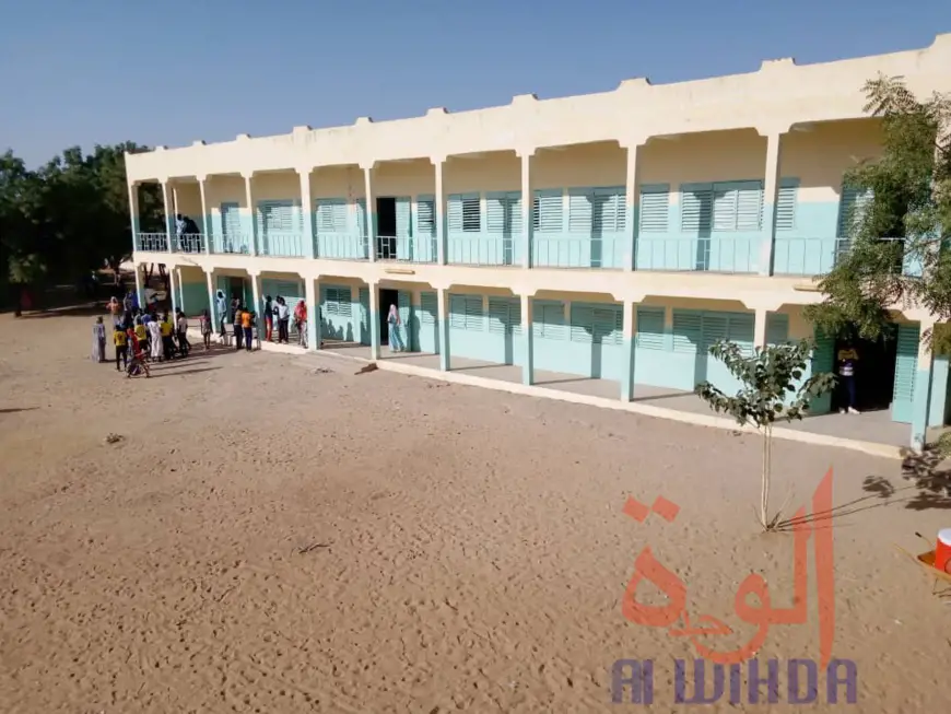 Tchad : civisme et salubrité tiennent à cœur des collégiens à Goz Beida. © Mahamat Issa Gadaya/Alwihda Info
