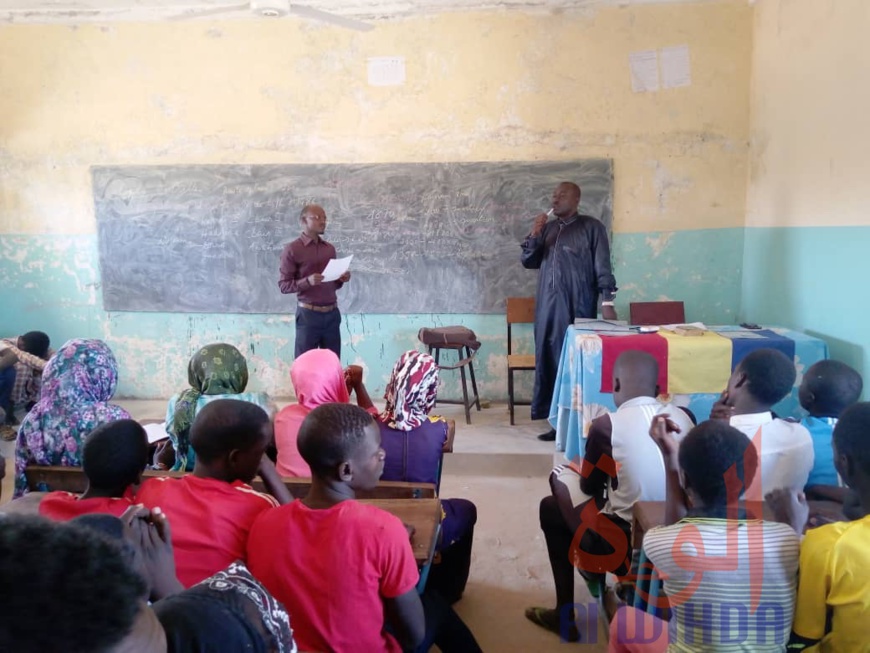 Tchad : civisme et salubrité tiennent à cœur des collégiens à Goz Beida. © Mahamat Issa Gadaya/Alwihda Info