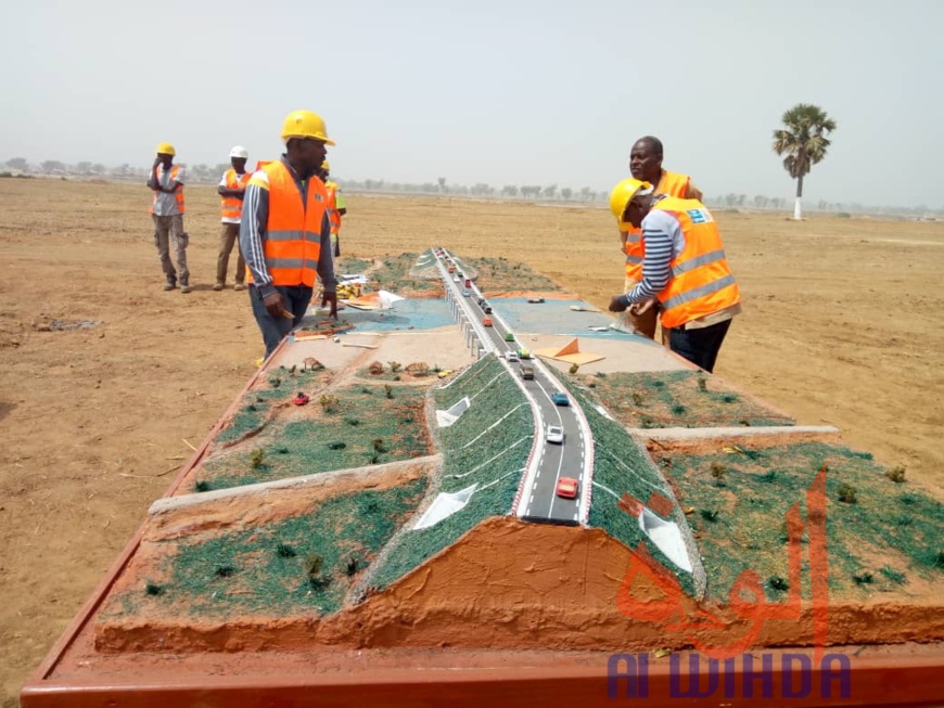 Tchad : découvrez la maquette 3D du futur pont entre Bongor et Yagoua (Cameroun). © Golmen Ali/Alwihda Info Tchad : découvrez la maquette 3D du futur pont entre Bongor et Yagoua (Cameroun). © Golmen Ali/Alwihda Info
