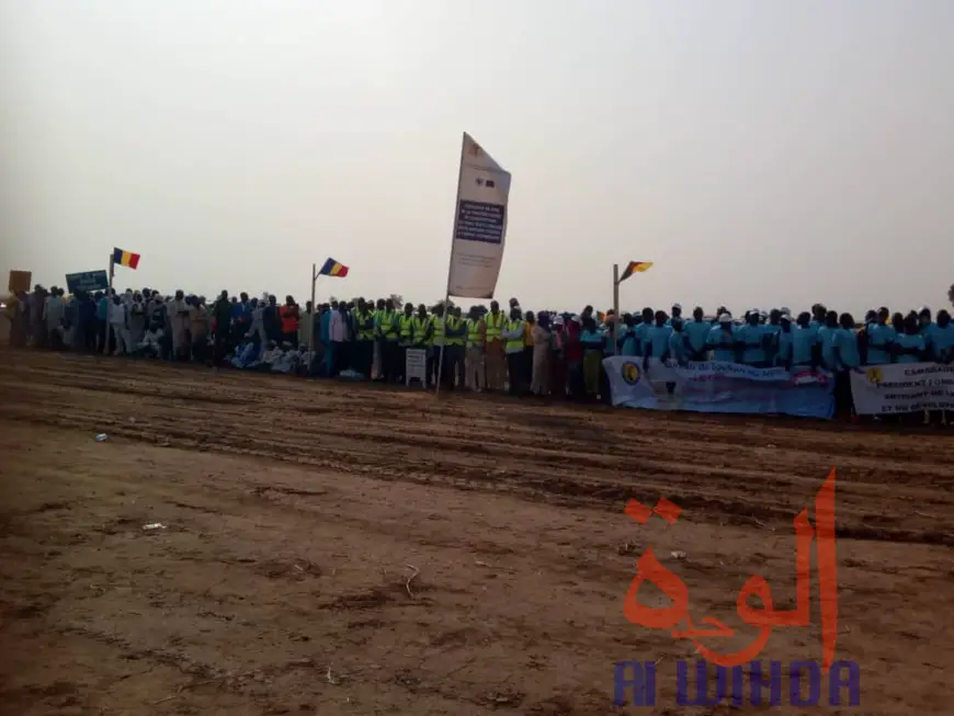 La population mobilisée lors de la cérémonie de pose de la première pierre du Pont Bongor-Yagoua, le 27 février 2020. © Golmen Ali/Alwihda Info
