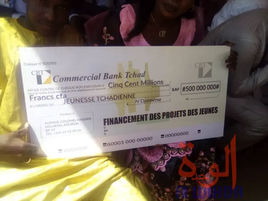 Tchad : à Moundou, un chèque d'un demi milliard FCFA pour la jeunesse. © Alwihda Info
