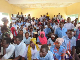 Tchad : à Goz Beida, les élèves veulent être des ambassadeurs de la paix. © Mahamat Issa Gadaya/Alwihda Info Tchad : à Goz Beida, les élèves veulent être des ambassadeurs de la paix. © Mahamat Issa Gadaya/Alwihda Info