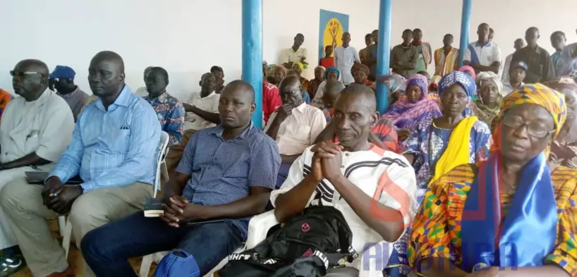 Tchad : la députée MPS Fatimé Tchombi face aux militants de la Tandjilé Est. © Éric Guedi/Alwihda Info