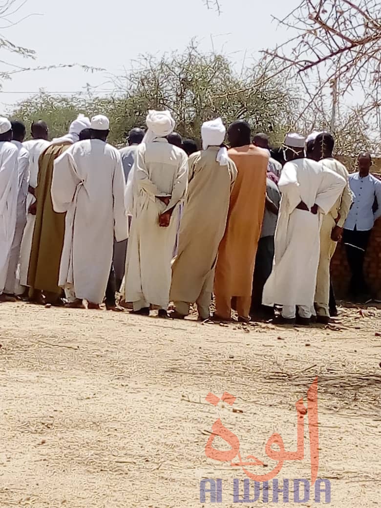 Tchad : enterrement d'un enfant à Abéché, mort asphyxié par du gaz lacrymogène Tchad : enterrement d'un enfant à Abéché, mort asphyxié par du gaz lacrymogène