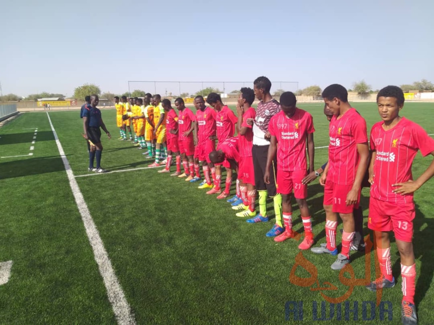 Tchad : premier match officiel sur gazon synthétique à Abéché. © Hamid Mahamat Issa/Alwihda Info Tchad : premier match officiel sur gazon synthétique à Abéché. © Hamid Mahamat Issa/Alwihda Info