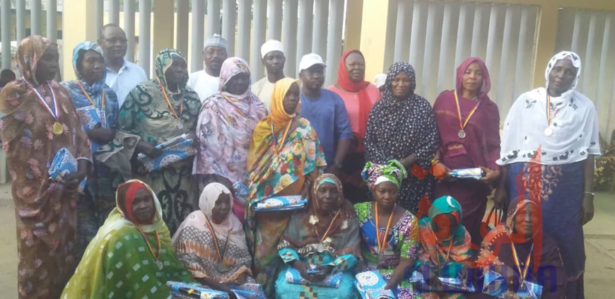 Tchad : 12 femmes décorées au Batha pour les services rendus à la nation. © Hassan Djidda Hassan/Alwihda Info Tchad : 12 femmes décorées au Batha pour les services rendus à la nation. © Hassan Djidda Hassan/Alwihda Info