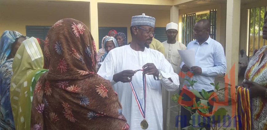 Tchad : 12 femmes décorées au Batha pour les services rendus à la nation. © Hassan Djidda Hassan/Alwihda Info Tchad : 12 femmes décorées au Batha pour les services rendus à la nation. © Hassan Djidda Hassan/Alwihda Info