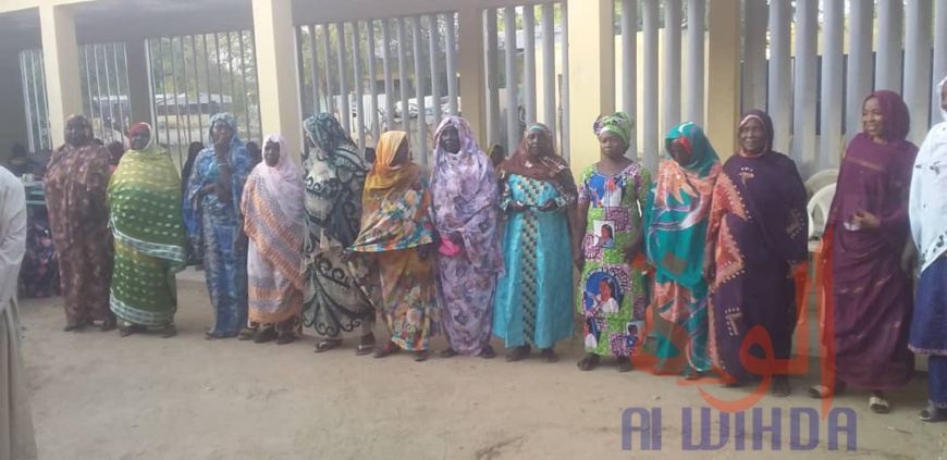 Tchad : 12 femmes décorées au Batha pour les services rendus à la nation. © Hassan Djidda Hassan/Alwihda Info Tchad : 12 femmes décorées au Batha pour les services rendus à la nation. © Hassan Djidda Hassan/Alwihda Info