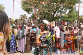 Tchad : "levez la tête, battez vous avec des idées et idéologies". © Golmen Ali/Alwihda Info Tchad : "levez la tête, battez vous avec des idées et idéologies". © Golmen Ali/Alwihda Info