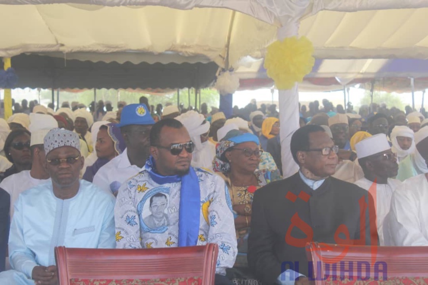 Déby "conduira la politique du Tchad aussi longtemps que Dieu lui donnera la vie" (Zene Bada). © Malick Mahamat Tidjani/Alwihda Info Déby "conduira la politique du Tchad aussi longtemps que Dieu lui donnera la vie" (Zene Bada). © Malick Mahamat Tidjani/Alwihda Info