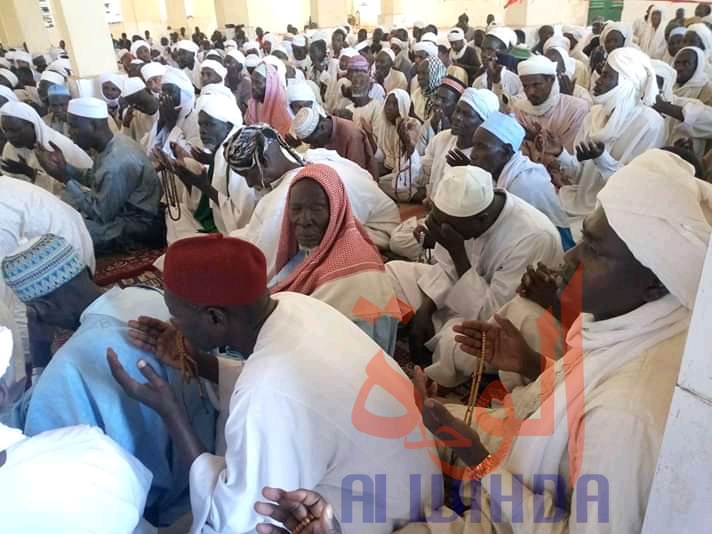 Tchad : 30 ans du MPS, une lecture du Coran à la mosquée de Mongo. © Béchir Badjoury/Alwihda Info Tchad : 30 ans du MPS, une lecture du Coran à la mosquée de Mongo. © Béchir Badjoury/Alwihda Info