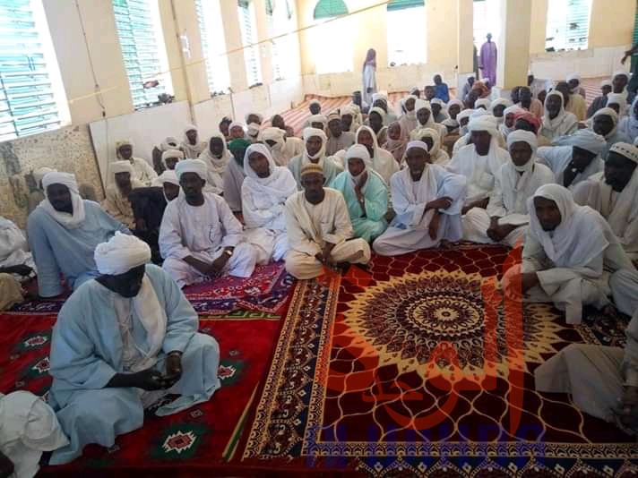 Tchad : 30 ans du MPS, une lecture du Coran à la mosquée de Mongo. © Béchir Badjoury/Alwihda Info Tchad : 30 ans du MPS, une lecture du Coran à la mosquée de Mongo. © Béchir Badjoury/Alwihda Info