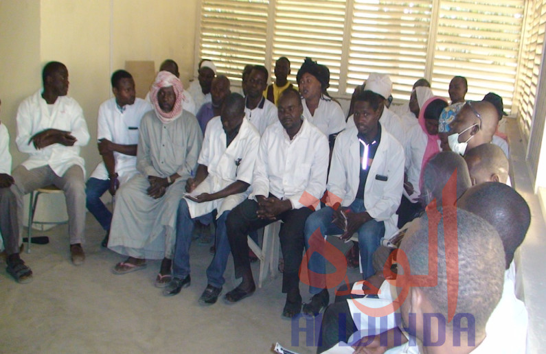 Tchad : en province, les agents sanitaires sensibilisés sur le coronavirus. © Mbainaissem Gédéon/Alwihda Info Tchad : en province, les agents sanitaires sensibilisés sur le coronavirus. © Mbainaissem Gédéon/Alwihda Info