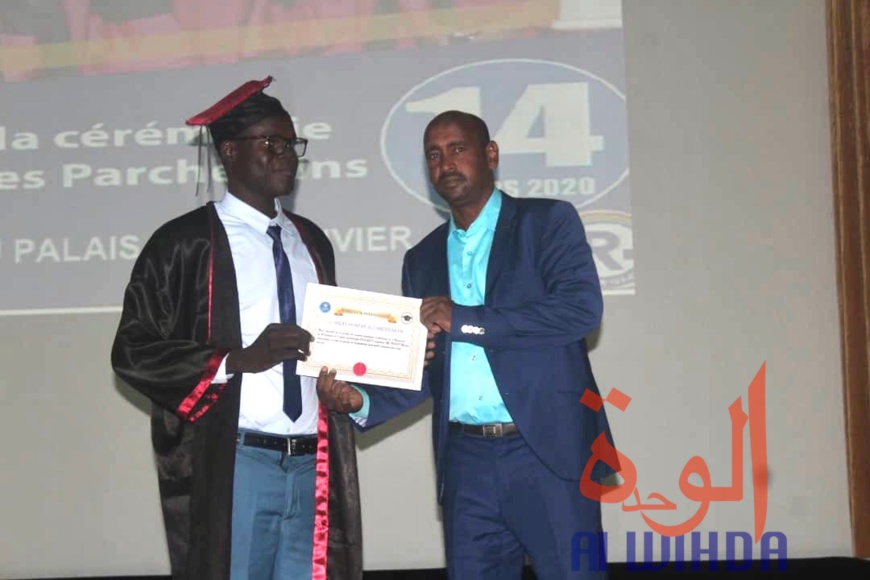 Tchad : parchemin de fin d'études pour la promotion universitaire Nadji Madou Tchad : parchemin de fin d'études pour la promotion universitaire Nadji Madou