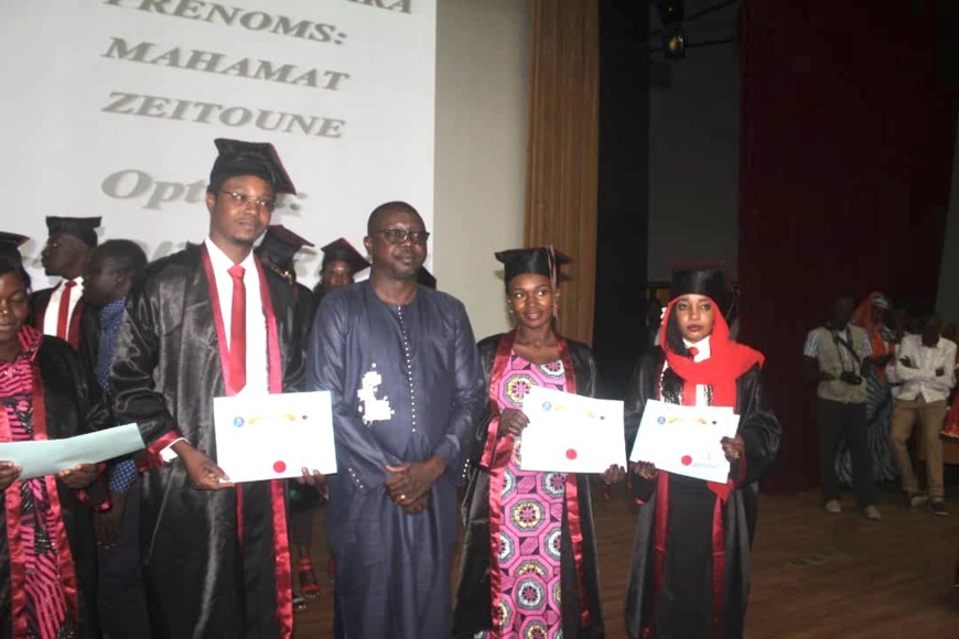 Tchad : parchemin de fin d'études pour la promotion universitaire Nadji Madou Tchad : parchemin de fin d'études pour la promotion universitaire Nadji Madou