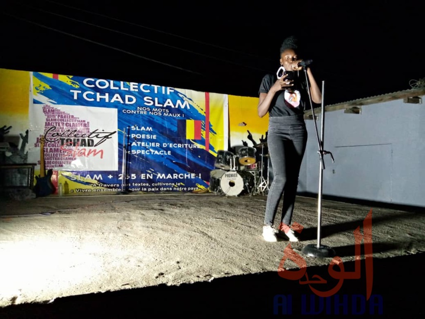 Tchad : à N'Djamena, le concert ‘’Slam 4 Awin’’ fait honneur à la femme. © Kelvin Mendig-lembaye/Alwihda Info Tchad : à N'Djamena, le concert ‘’Slam 4 Awin’’ fait honneur à la femme. © Kelvin Mendig-lembaye/Alwihda Info