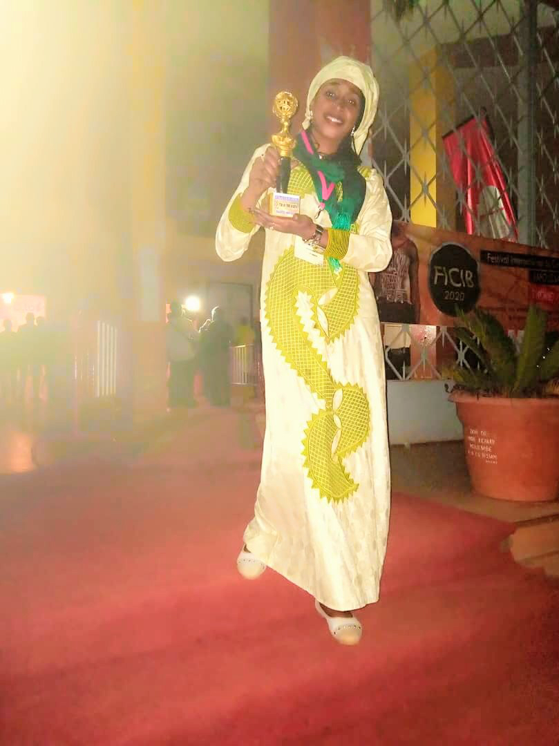 Une réalisatrice tchadienne rafle le prix spécial du cinéma indépendant de Bafoussam. © DR Une réalisatrice tchadienne rafle le prix spécial du cinéma indépendant de Bafoussam. © DR