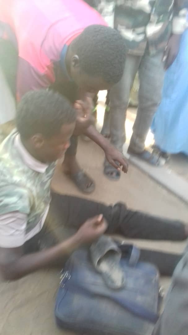 N'Djamena : 2 blessés après un accident entre une voiture de police et une moto. © Alwihda Info N'Djamena : 2 blessés après un accident entre une voiture de police et une moto. © Alwihda Info