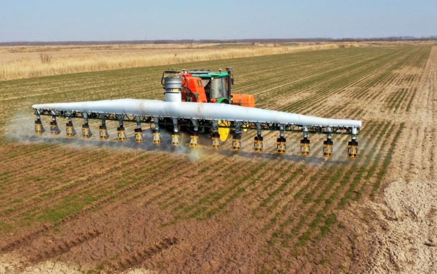 A large farm sprayer is sprinkling herbicide in Liubao township, Wudi county, Shandong province in east China, March 5, 2020. (Photo by Chen Ziqing, People’s Daily Online) A large farm sprayer is sprinkling herbicide in Liubao township, Wudi county, Shandong province in east China, March 5, 2020. (Photo by Chen Ziqing, People’s Daily Online)
