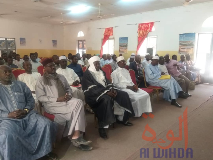 Tchad : une conférence-débat sur les perspectives d'avenir du Dar Ouaddaï. © Alwihda Info Tchad : une conférence-débat sur les perspectives d'avenir du Dar Ouaddaï. © Alwihda Info