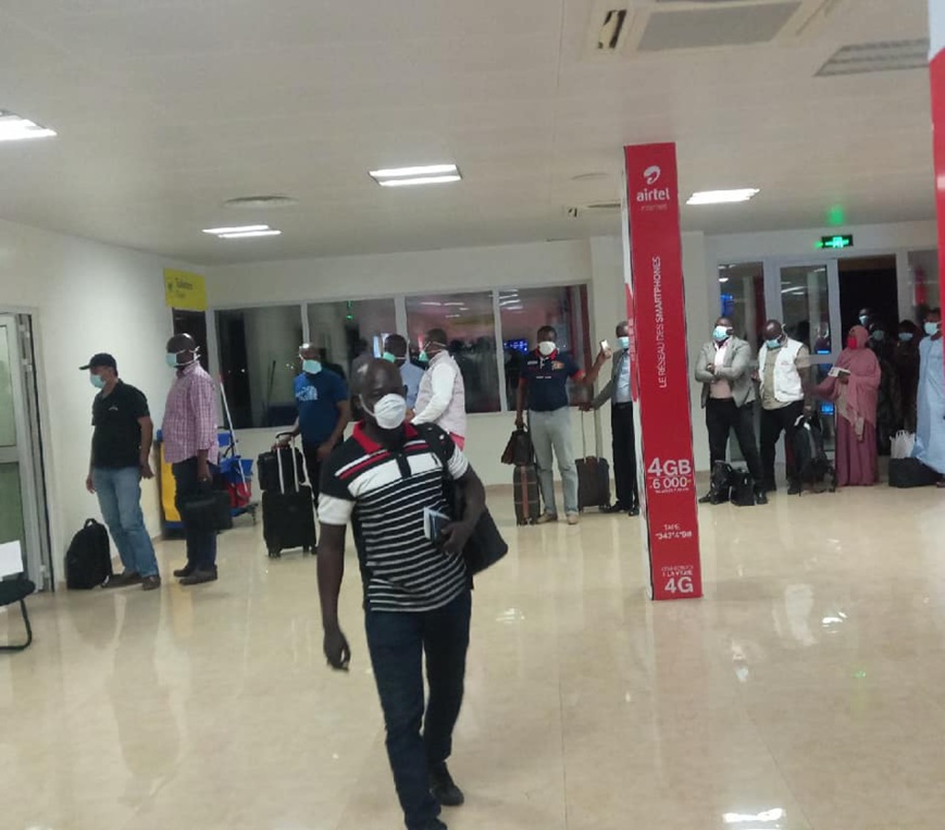 Des mesures sanitaires strictes à l'aéroport de N'Djamena ce dimanche 15 mars 2020. © Min. SP Des mesures sanitaires strictes à l'aéroport de N'Djamena ce dimanche 15 mars 2020. © Min. SP